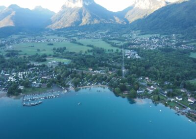 Le lac d'Annecy vu de la montgolfière