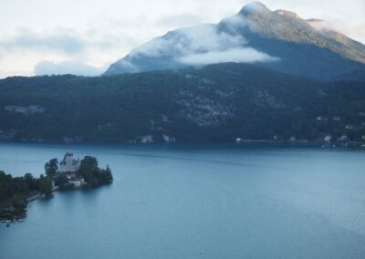 Le lac d'Annecy vu de la montgolfière