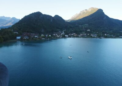 Le lac d'Annecy vu de la montgolfière
