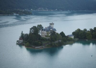 Le lac d'Annecy vu de la montgolfière