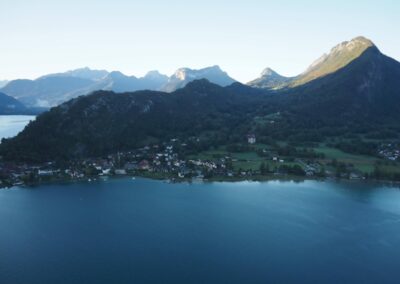 Le lac d'Annecy vu de la montgolfière