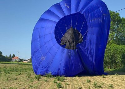 L'enveloppe bleue qui se remplit d'air