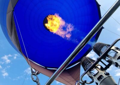 La flamme du brûleur dans l'enveloppe