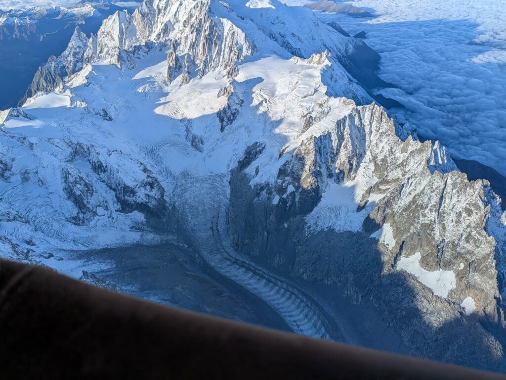 Le massif du Mont-Blanc vu de la nacelle : quand faire un vol en montgolfière à Annecy